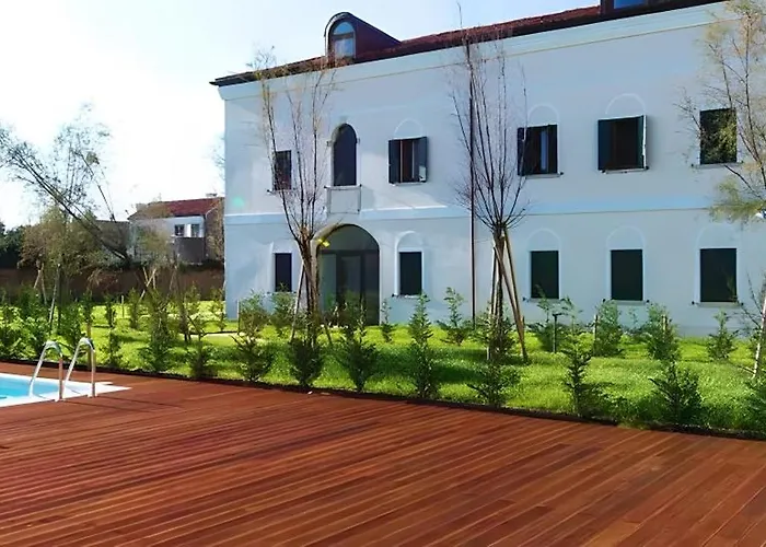 Domus Apartment *