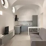 Domus *