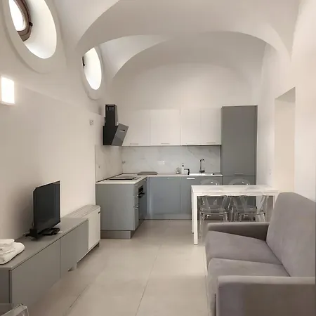 Domus *