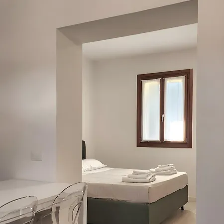 Domus *